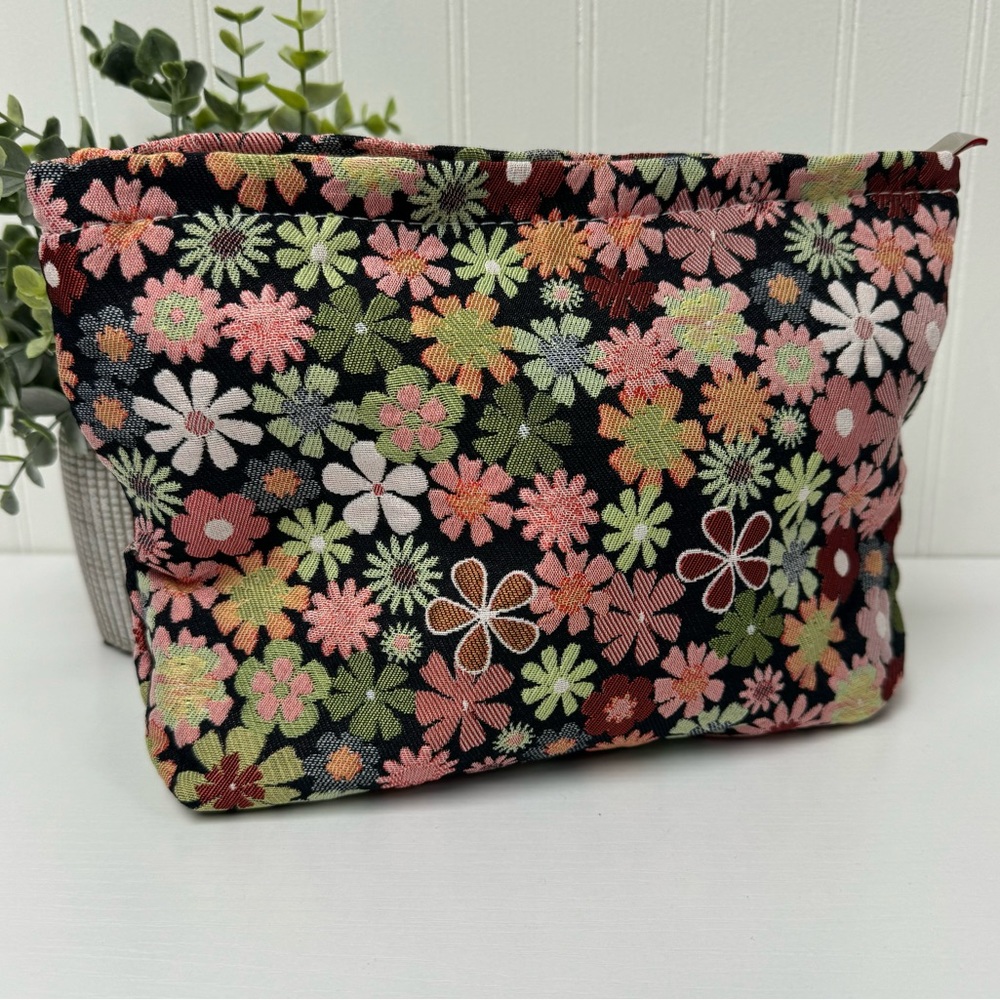 Tapestry Fabric Carry All / Cosmetic Bag - NWOT